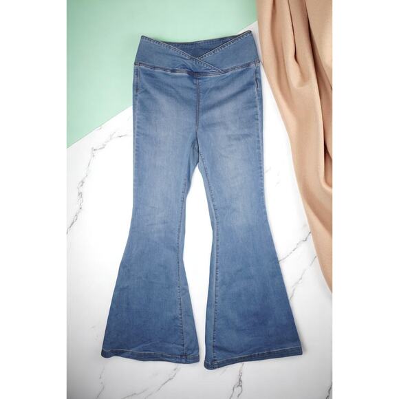 Free People We The Free High Rise Flare Jeans | Size 31 | Stretch Denim Pull-On - Picture 1 of 11